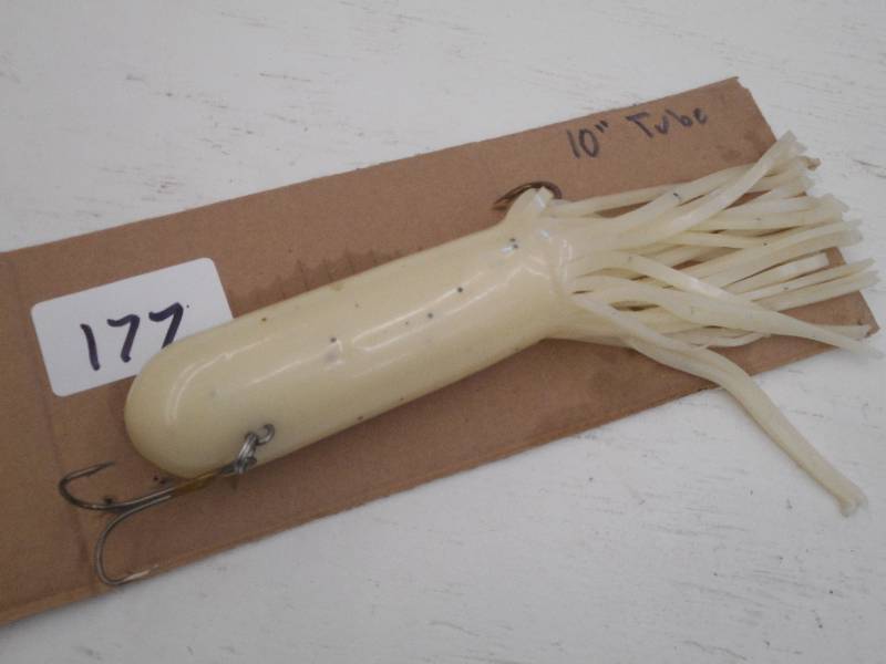 lot 177 image: (1) 10 Tube Muskie Lure ...