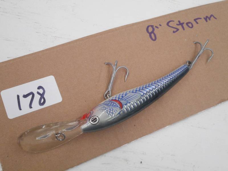 lot 178 image: (1) 8 Storm Muskie Lure ...