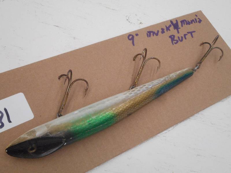lot 181 image: (1) 9 Muskie Mania Burt Muskie Lur...