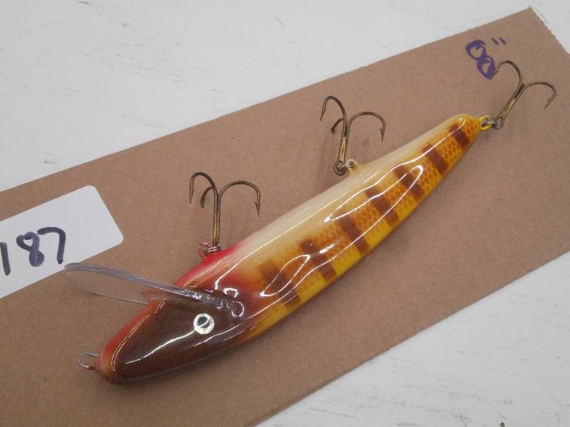 lot 187 image: (1) 8 Muskie Lure ...