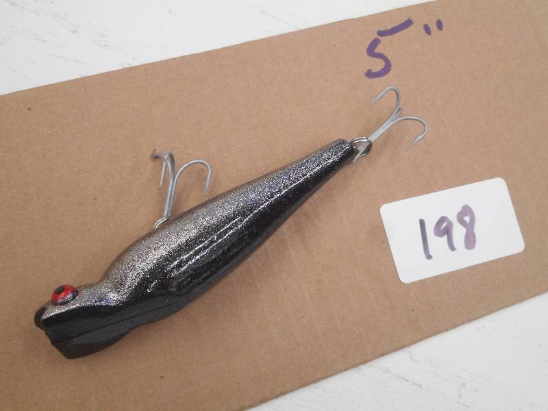 lot 198 image: (1) 5 Muskie Lure ...