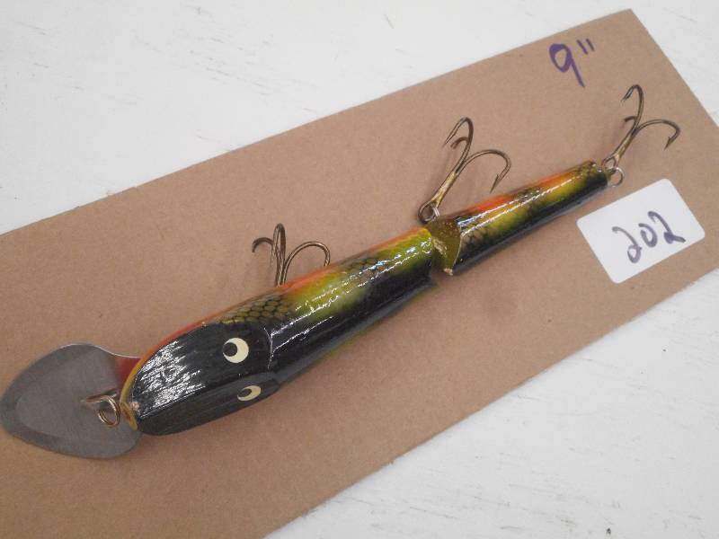 lot 202 image: (1) 9 Muskie Lure ...