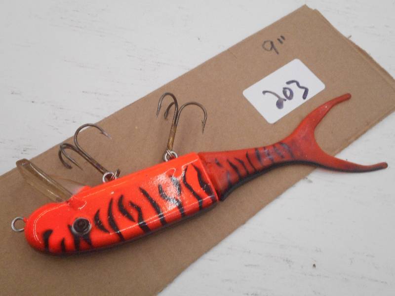 lot 203 image: (1) 9 Muskie Lure ...