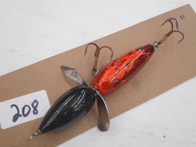 lot 208 image: (1) 7 Muskie Lure ...