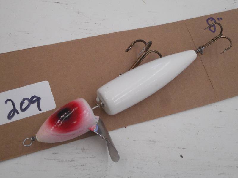 lot 209 image: (1) 8 Muskie Lure ...