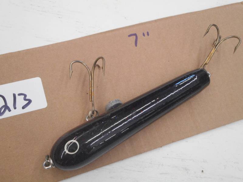 lot 213 image: (1) 7 Muskie Lure ...