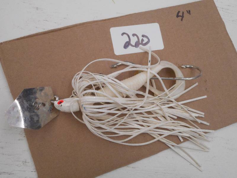 lot 220 image: (1) 4 Muskie Lure ...