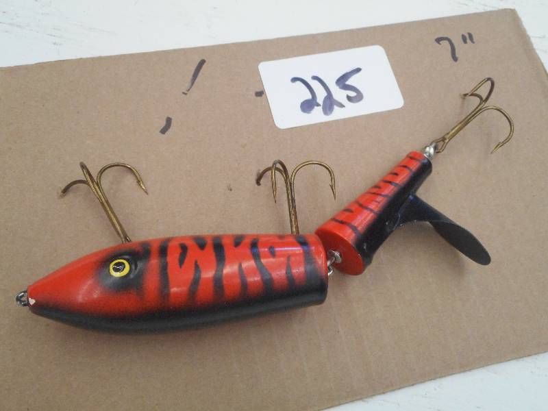 lot 225 image: (1) 7 Muskie Lure ...