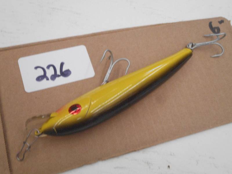 lot 226 image: (1) 6 Muskie Lure ...