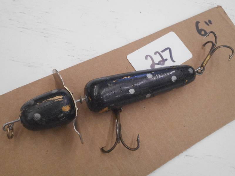 lot 227 image: (1) 6 Muskie Lure ...