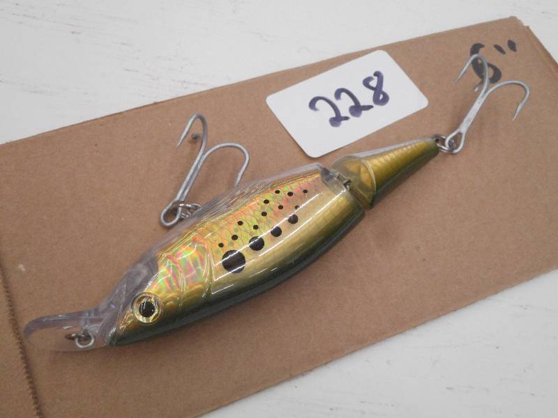 lot 228 image: (1) 6 Muskie Lure ...