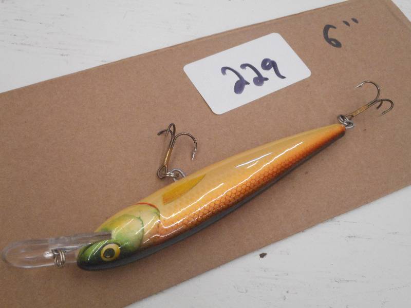 lot 229 image: (1) 6 Muskie Lure ...