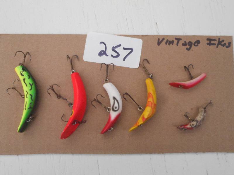 lot 257 image: (6) Vintage Lazy Ike Lures ...