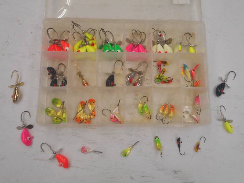 lot 337 image: Plastic Tackle Tray Full Of Assorte...