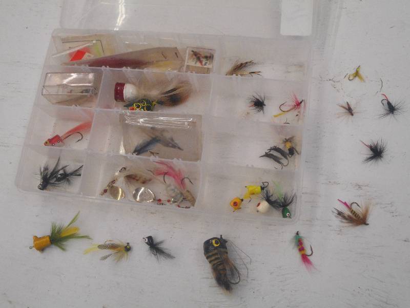 lot 341 image: Plastic Tackle Tray Full Of Assorte...