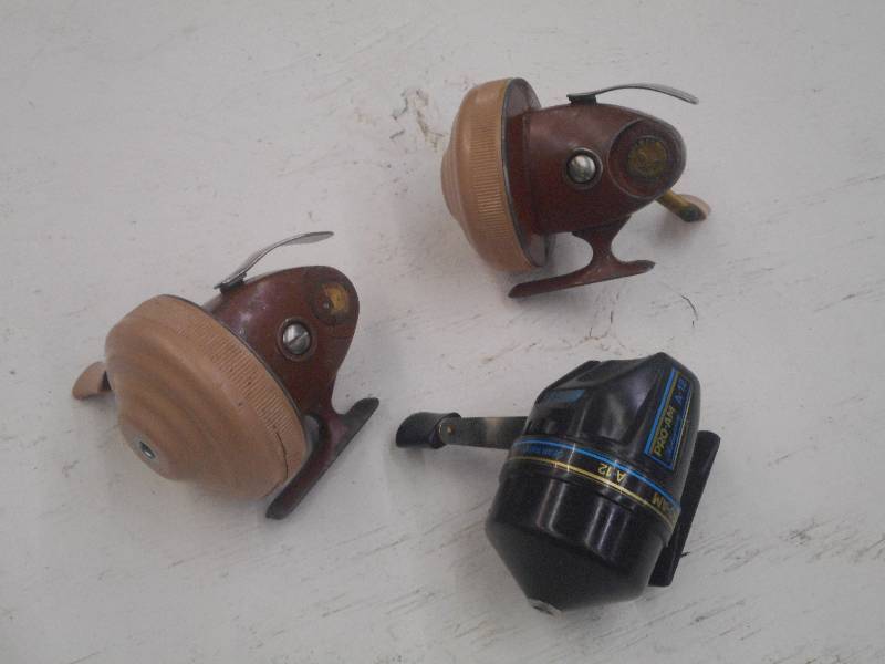 lot 355 image: Lot Of (3) Vintage Spin-Cast Reels ...