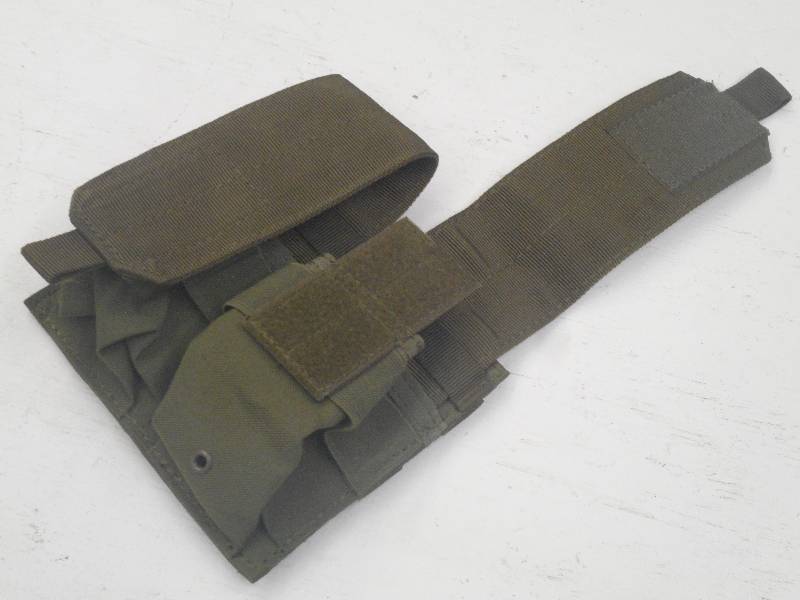 lot 386 image: Military Style Magazine Pouch ...