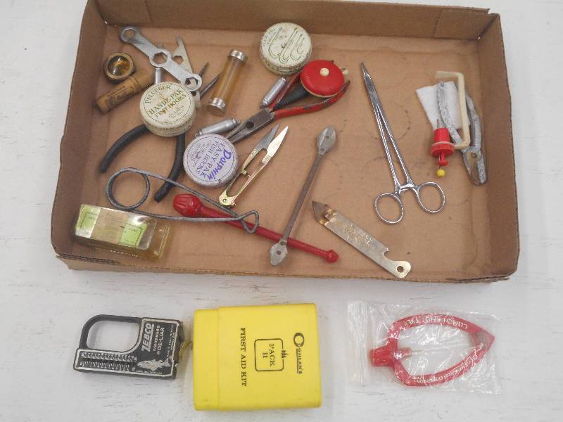 lot 412 image: Lot Of Assorted Fishing Tools & Etc...