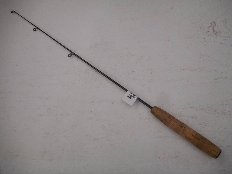 lot 425 image: Unmarked 30 Med-Action Ice Rod ...