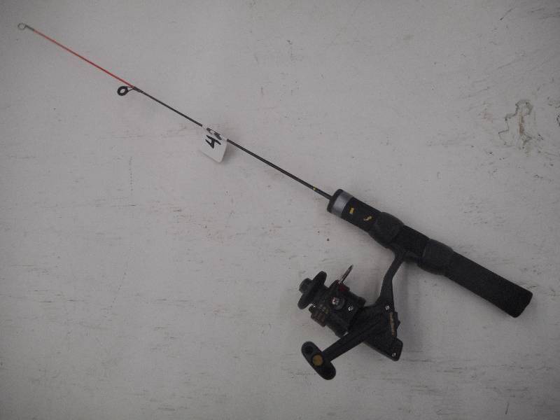 lot 424 image: South Bend Mini-Mite Ice Rod With C...