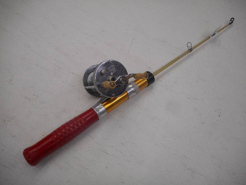 lot 427 image: Unmarked Heavy Action 18 Ice Rod W...