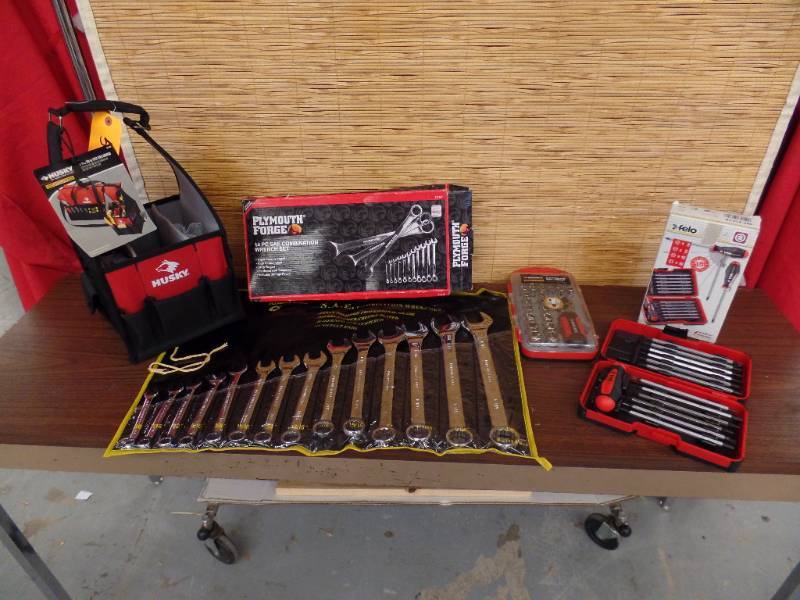 lot 509 image: Handyman Package