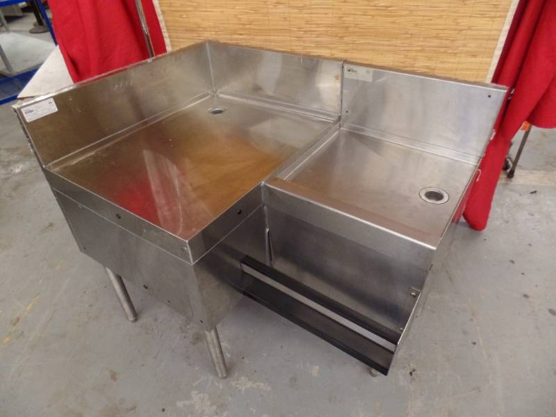 lot 520 image: SS Bar Station