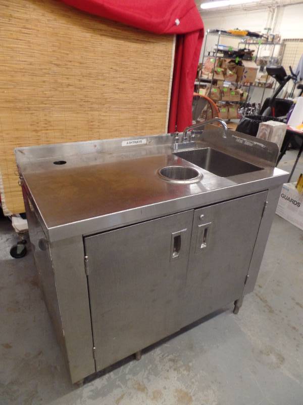 lot 521 image: SS Sink Unit