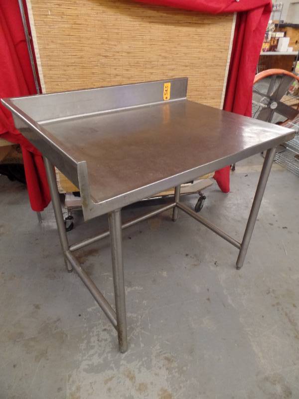 lot 525 image: SS Corner Work Table