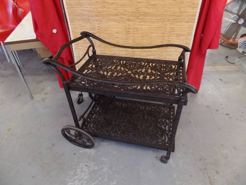 lot 537 image: Liquor Serving Cart