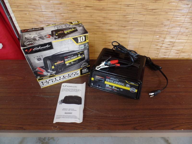 lot 553 image: Battery Charger