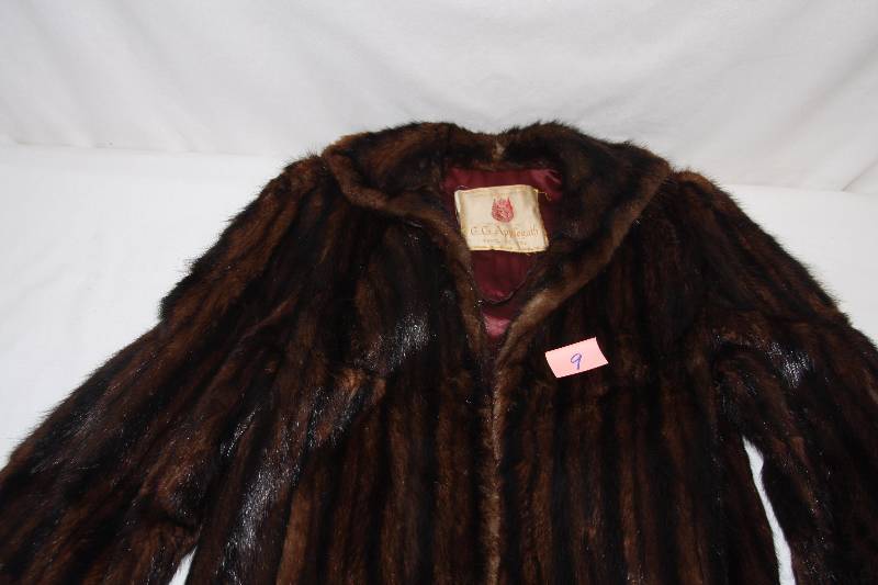 lot 9 image: Mink Jacket