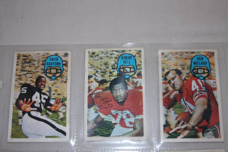 lot 10 image: 1960s Football Cards