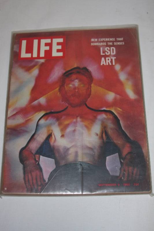 lot 19 image: Vintage Magizines