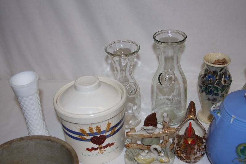 lot 38 image: Glass Lot