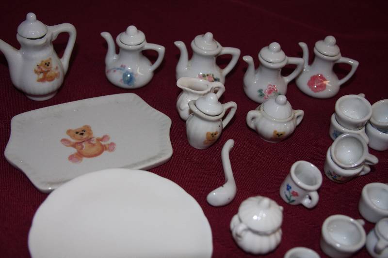 lot 42 image: Mini Dishes
