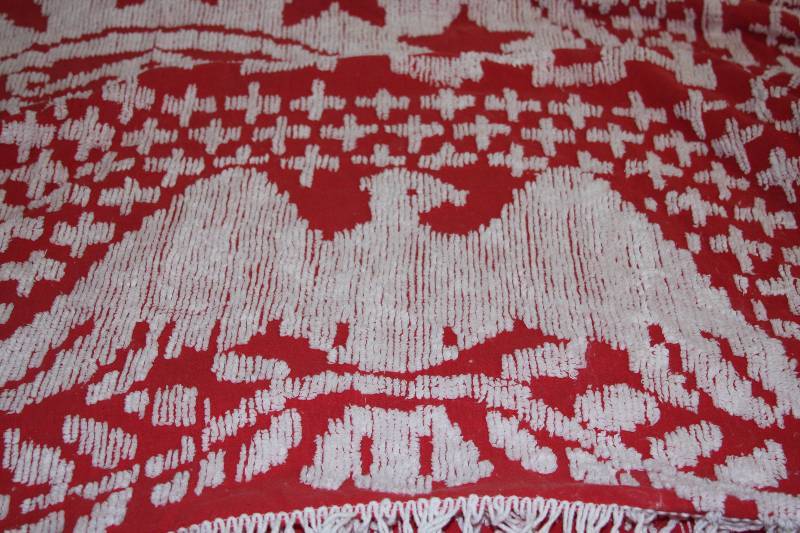 lot 69 image: Patriotic Chenille Bed Spread