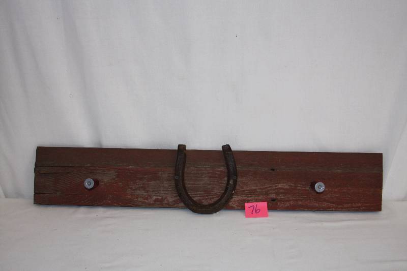 lot 76 image: Rustic Hooks with Horseshoe on Barn Wood