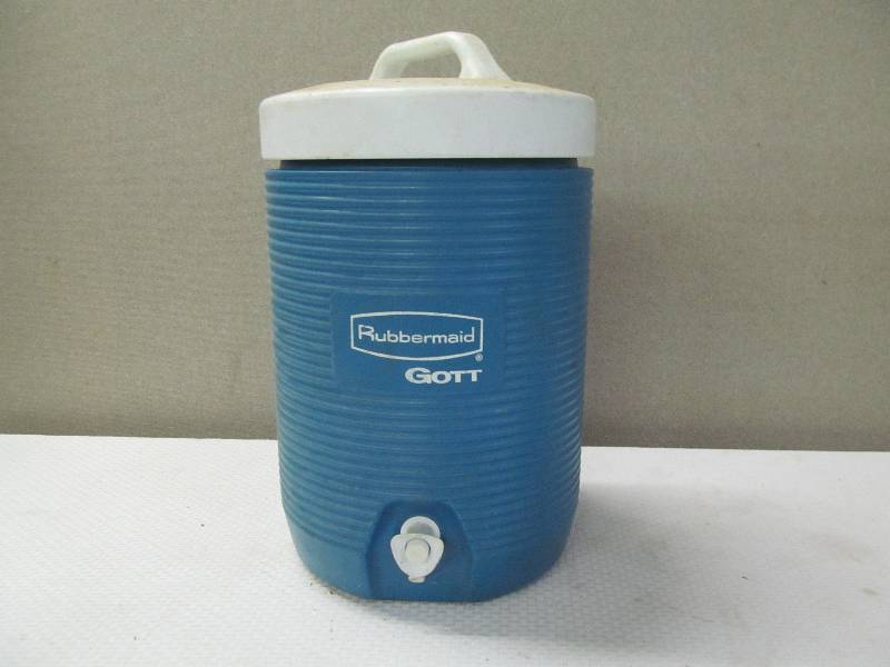 Rubbermaid Cooler
