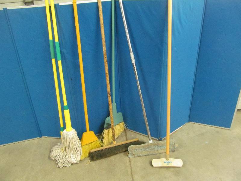 BroomsMops