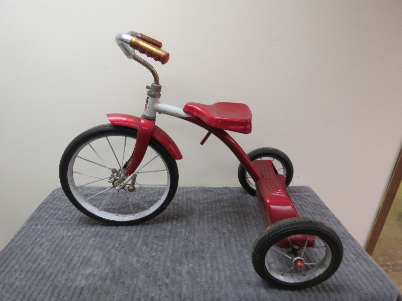 lot 9 image: Vintage Tricycle