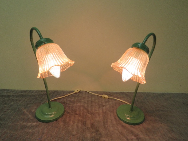lot 11 image: Vintage Tulip desk Lamps