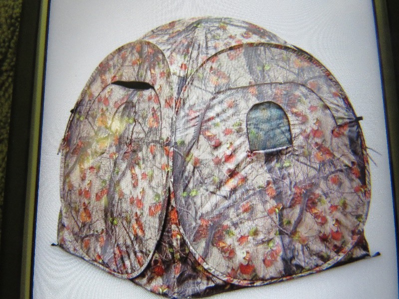 lot 23 image: Hunting Blind (Camo)