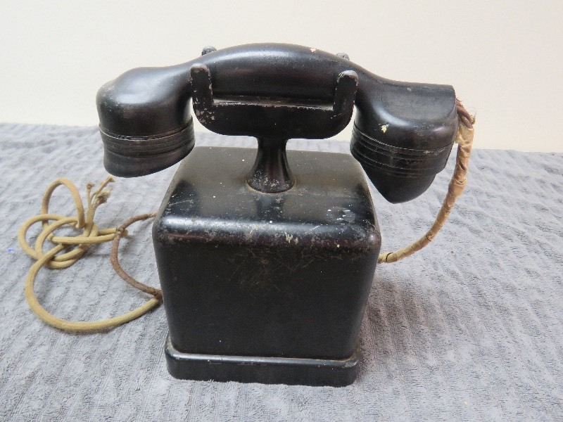 lot 24 image: Monophone