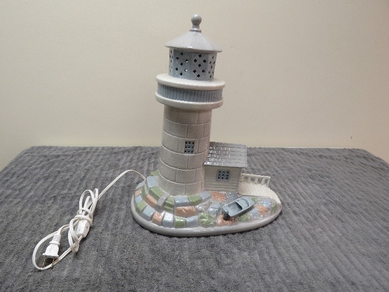 lot 32 image: Lighthouse