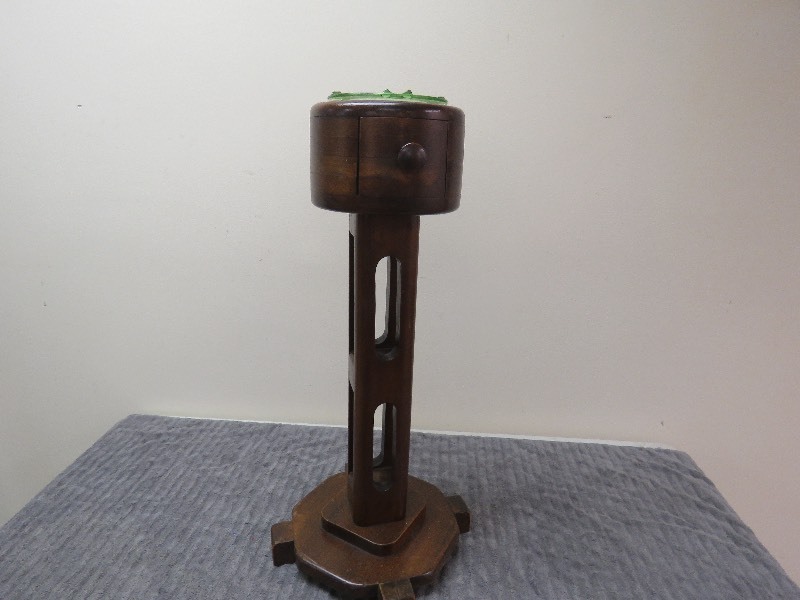 lot 41 image: Vintage Ashtray