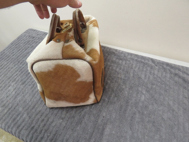 lot 46 image: Genuine Vintage Cowhide Purse
