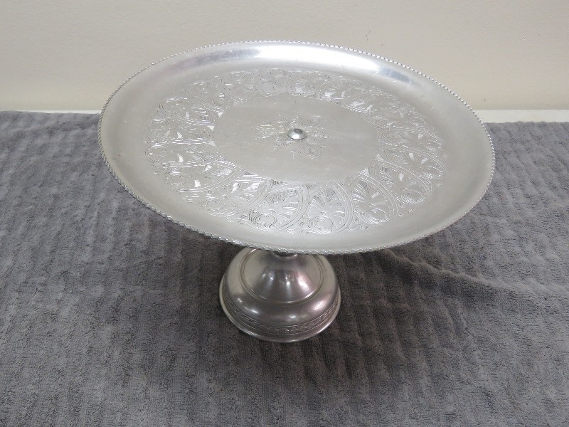 lot 52 image: Vintage Aluminum Cake Stand