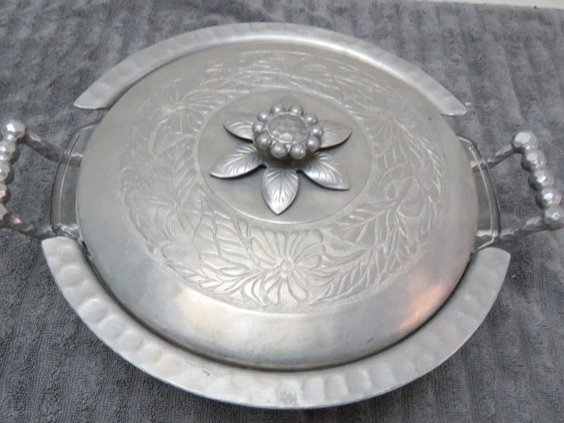 lot 55 image: Serving Dish