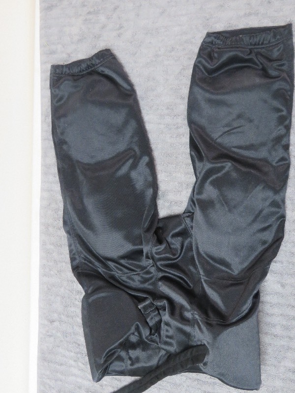 lot 63 image: Kids Hockey Pants